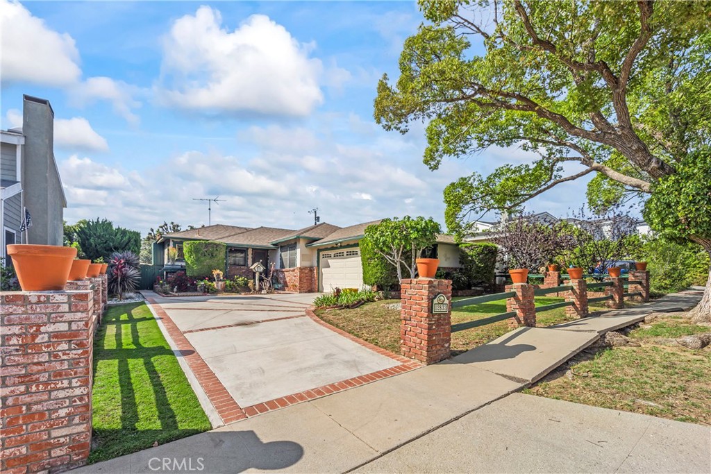 12833 Indianapolis Property Photo 3