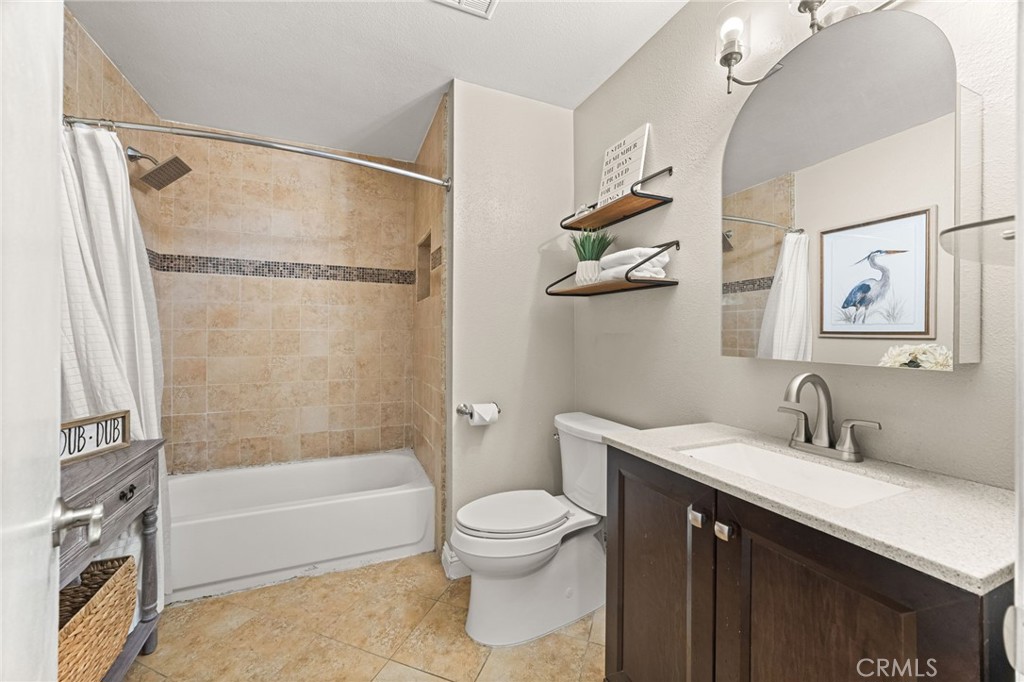 1727 N Willow Woods B Property Photo 19