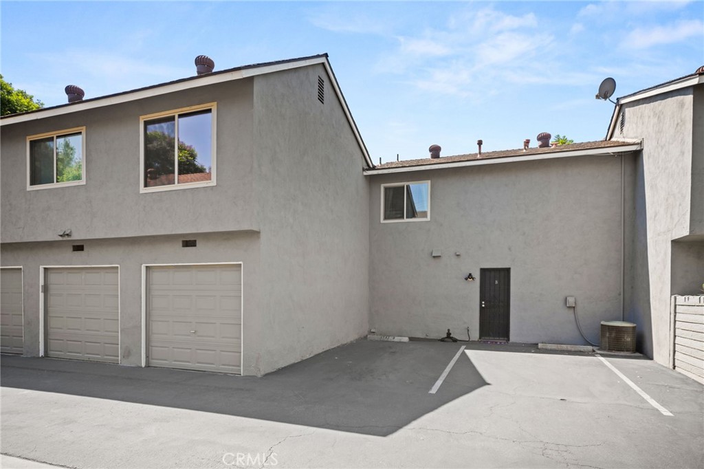1727 N Willow Woods B Property Photo 24