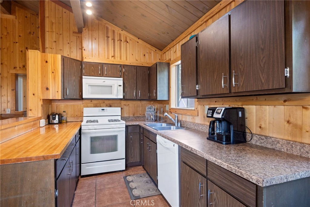 39038 Bayview Lane Property Photo 12