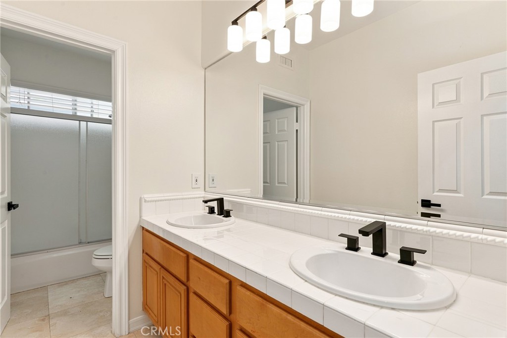 23121 Fairfield Property Photo 18