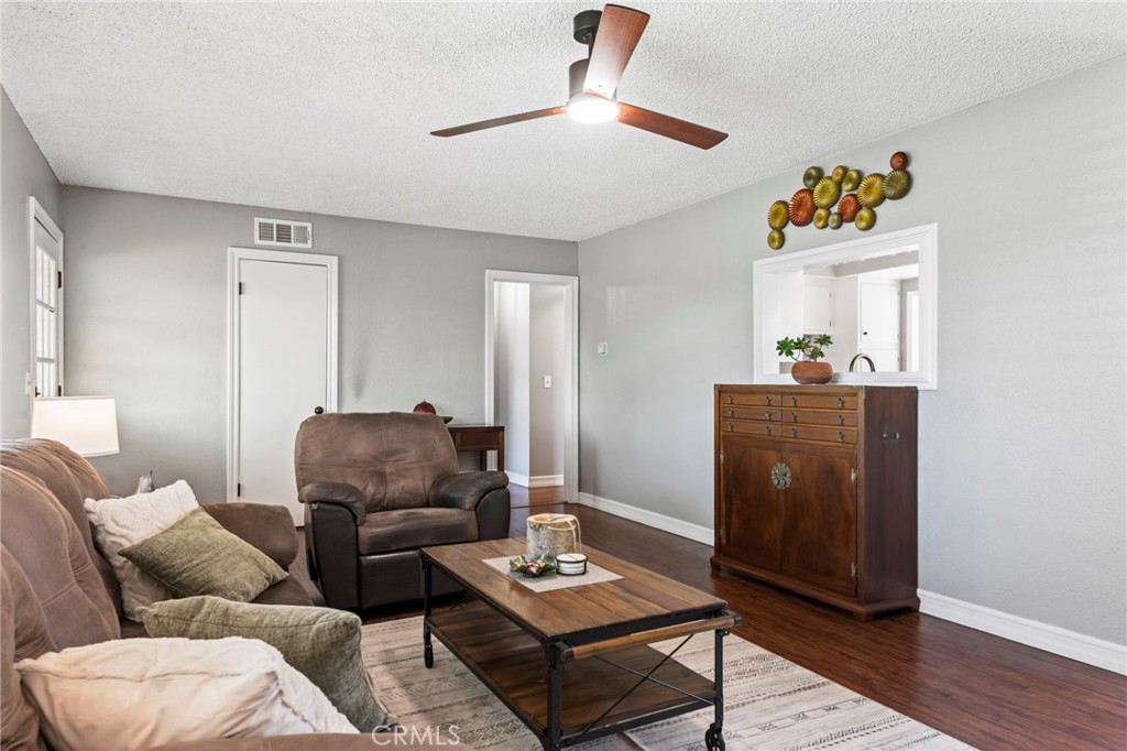 1521 Kenneth Drive Property Photo 4
