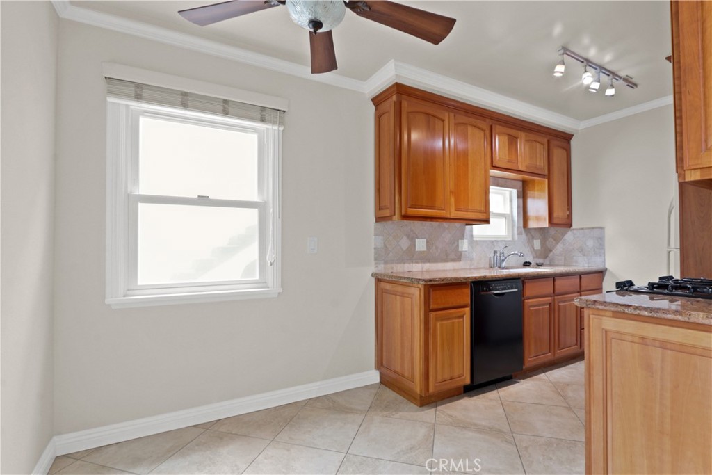 75 Glendora Property Photo 8