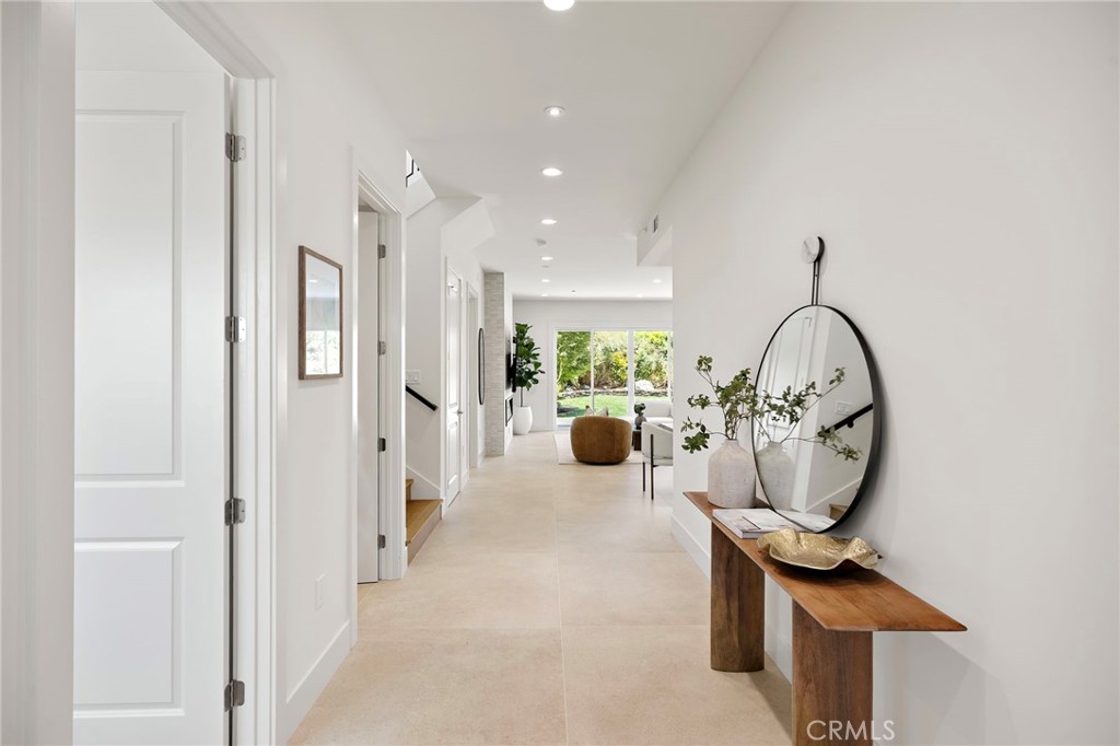 8719 Hummingbird Property Photo 6