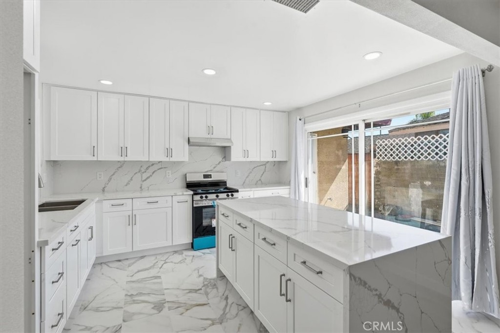 10112 Traylor Way