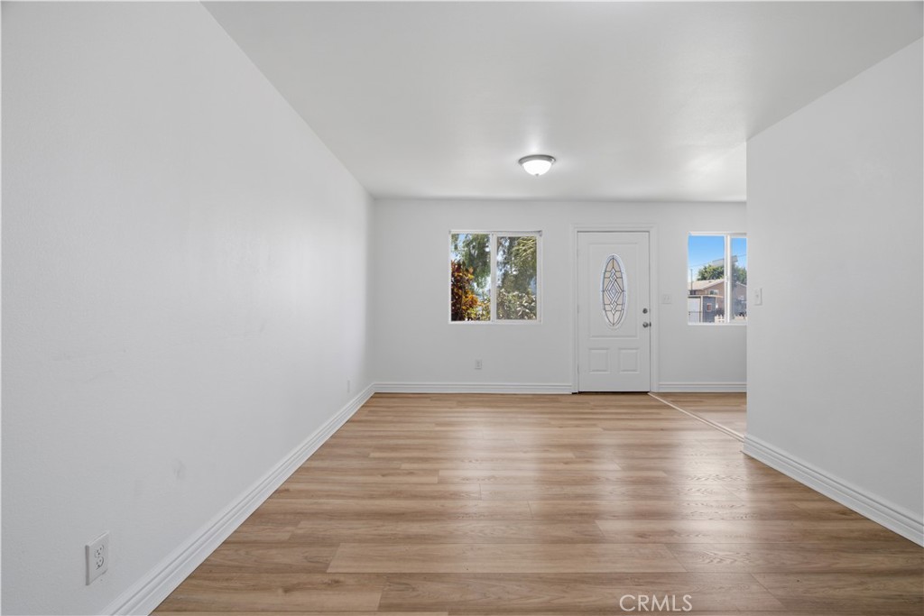 1353 W 60th Property Photo 3