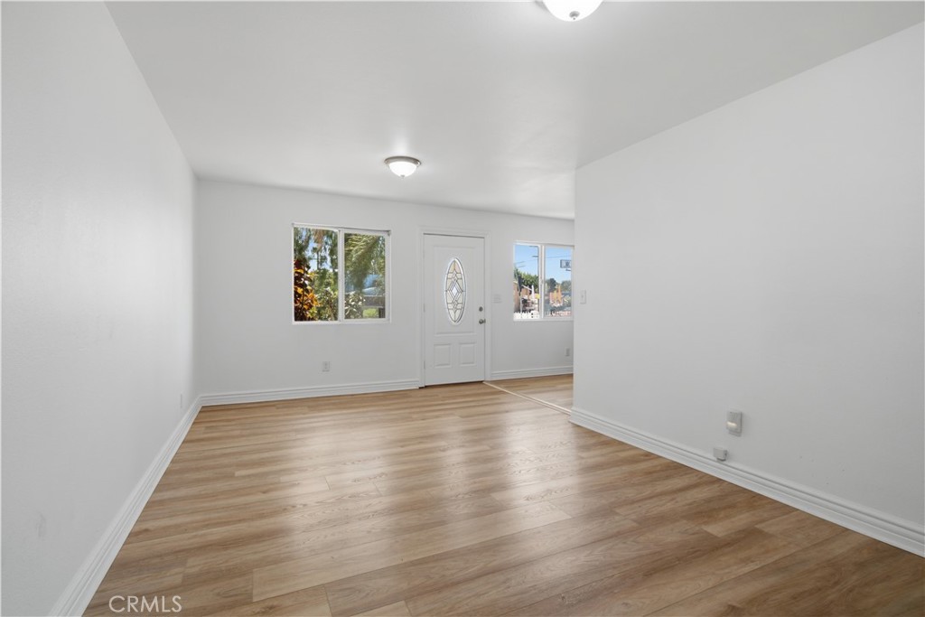 1353 W 60th Property Photo 4