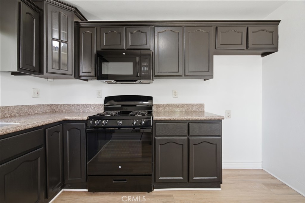 1353 W 60th Property Photo 8