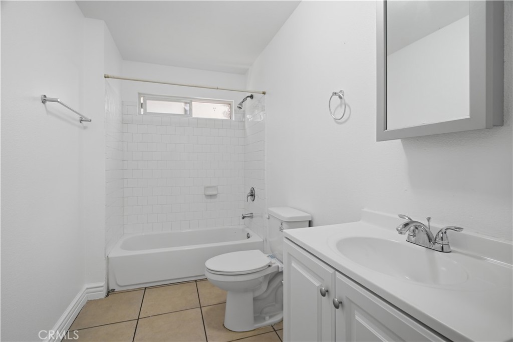 1353 W 60th Property Photo 14