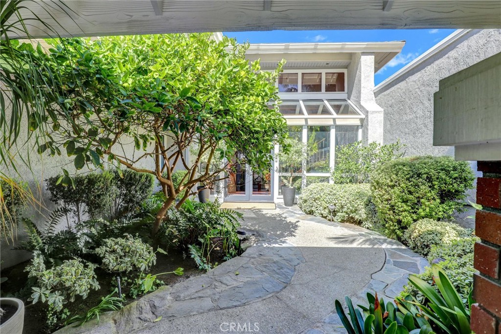 1 Saint Tropez Property Photo 6