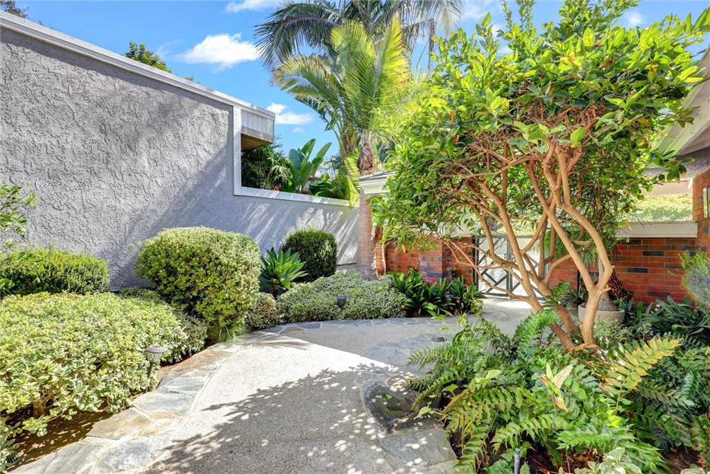 1 Saint Tropez Property Photo 7