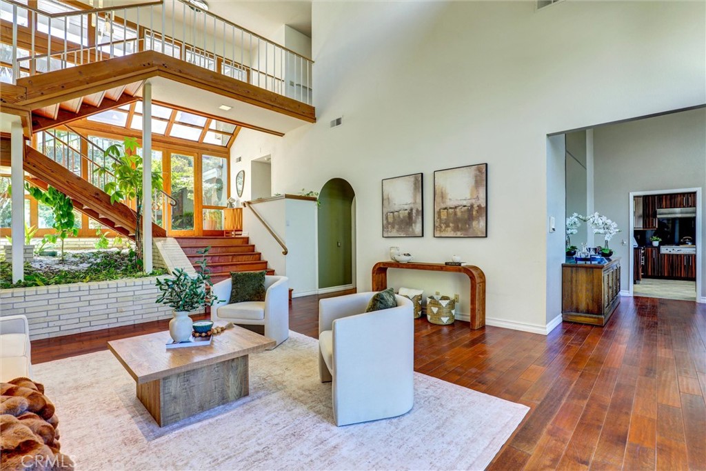1 Saint Tropez Property Photo 12