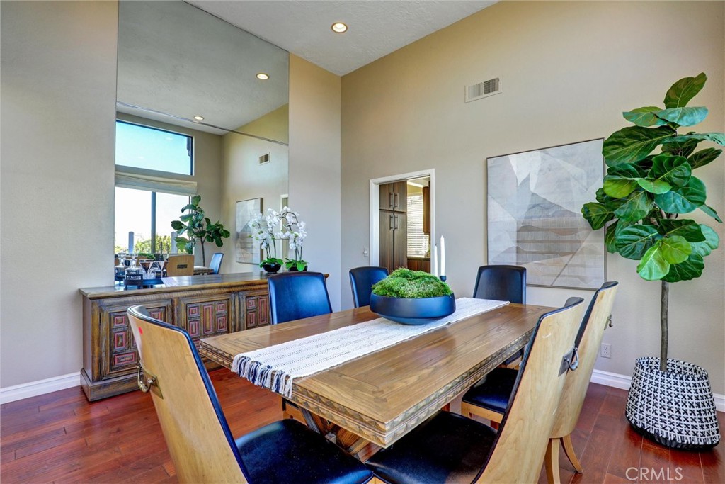 1 Saint Tropez Property Photo 18
