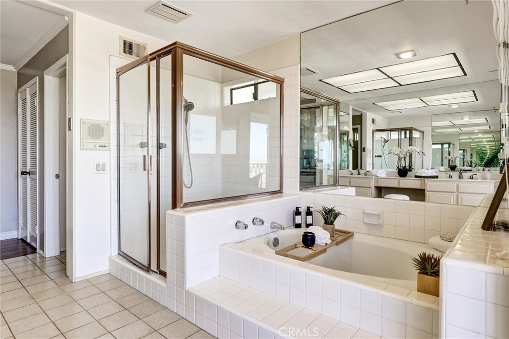 1 Saint Tropez Property Photo 46