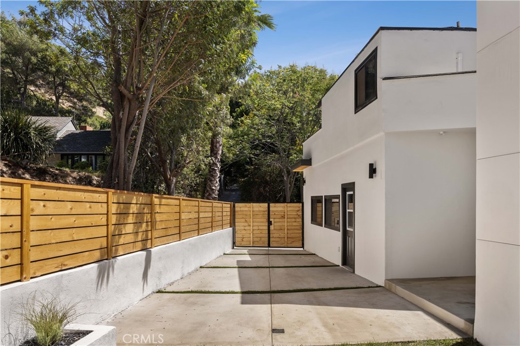 1643 San Ysidro Drive Property Photo 45