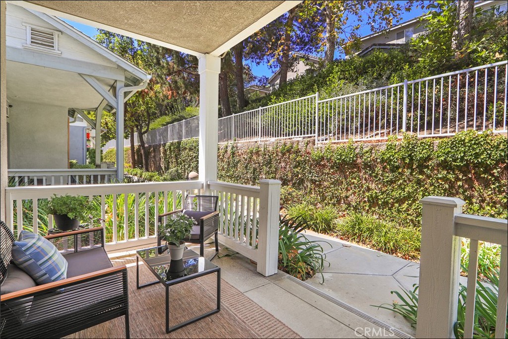 9 Picket Property Photo 2