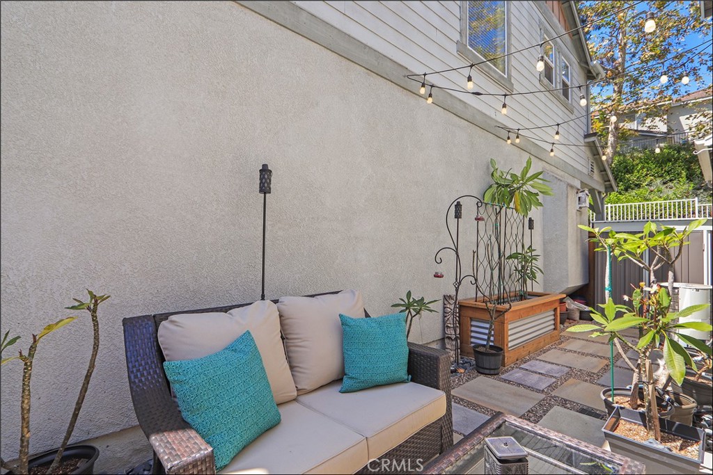 9 Picket Property Photo 3