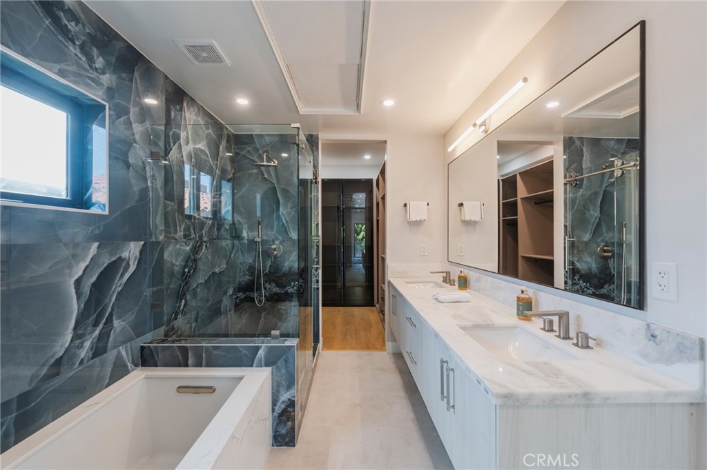 424 20th Property Photo 23