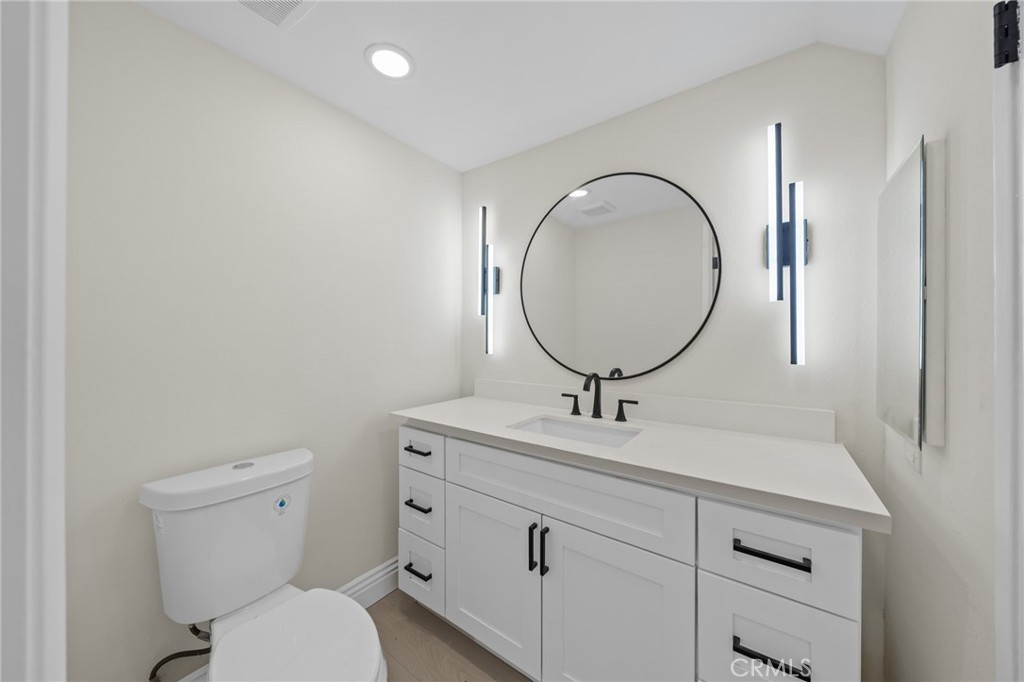 16401 Mercier Ln Property Photo 11