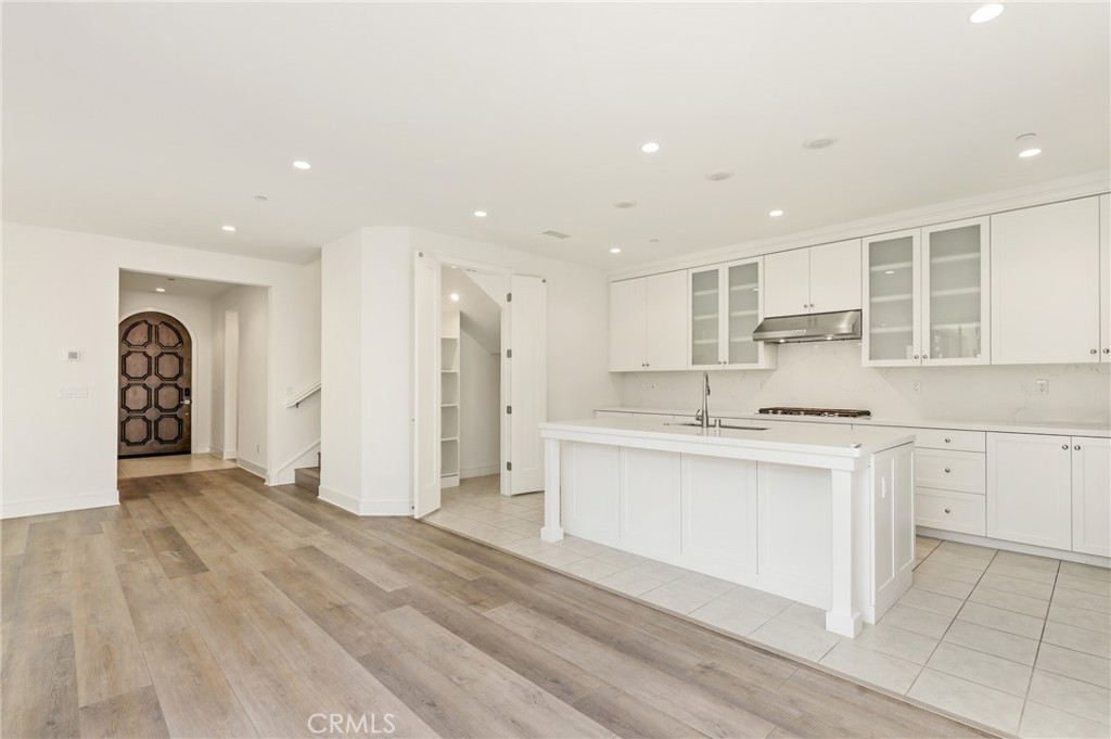 148 Villa Rdg Property Photo 4