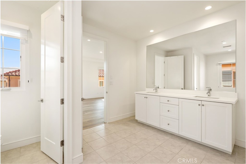 148 Villa Rdg Property Photo 20