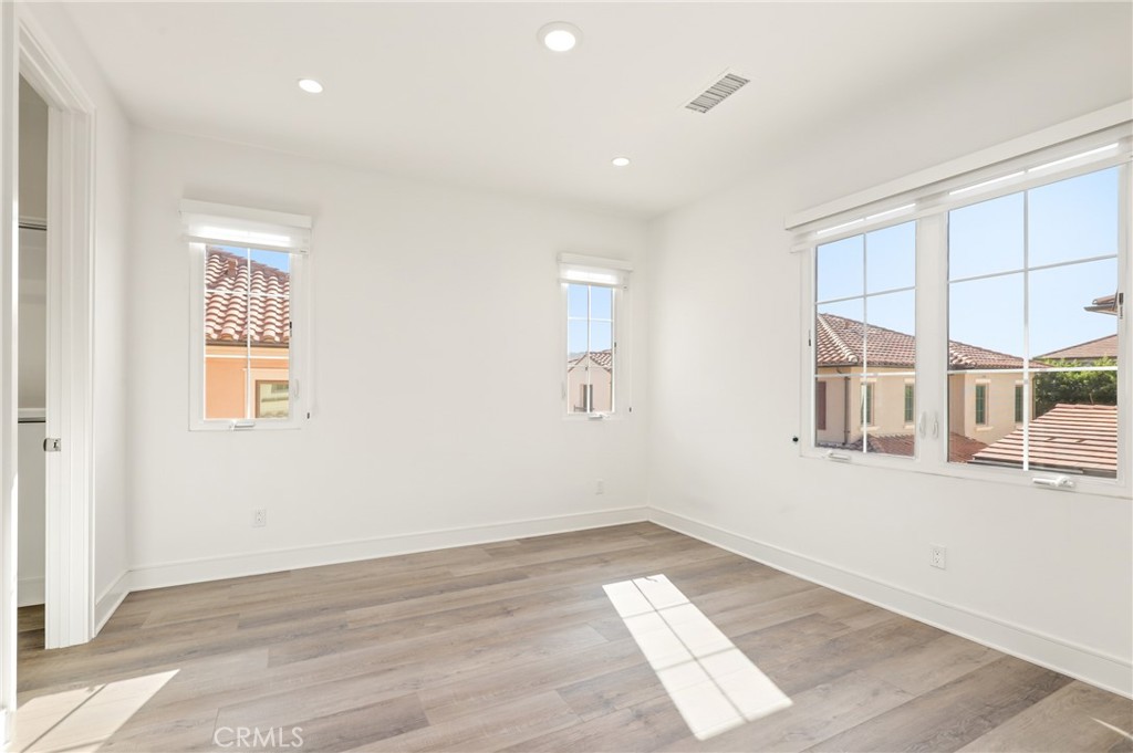 148 Villa Rdg Property Photo 25