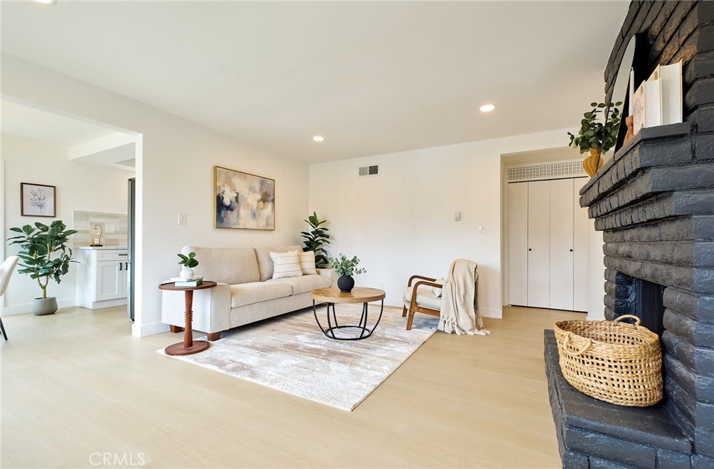 14625 Kingsdale Avenue Property Photo 4