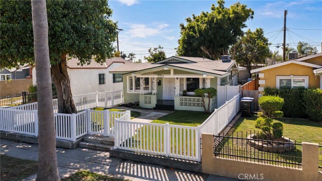 5215 S Van Ness Property Photo 1