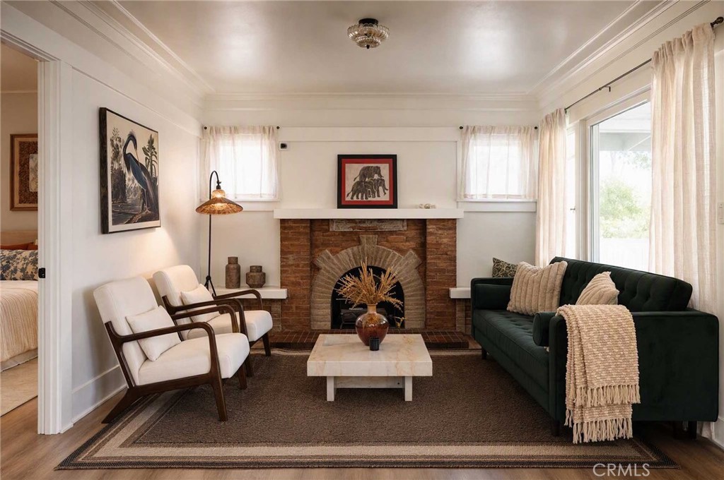 5215 S Van Ness Property Photo 3