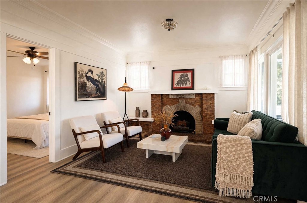 5215 S Van Ness Property Photo 4