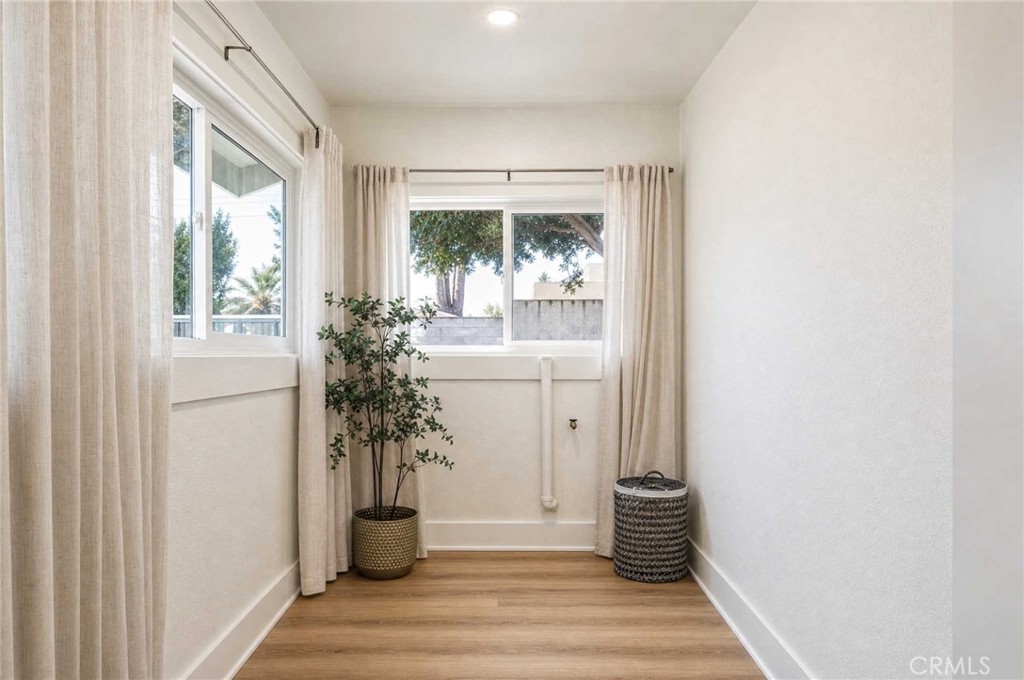 5215 S Van Ness Property Photo 21