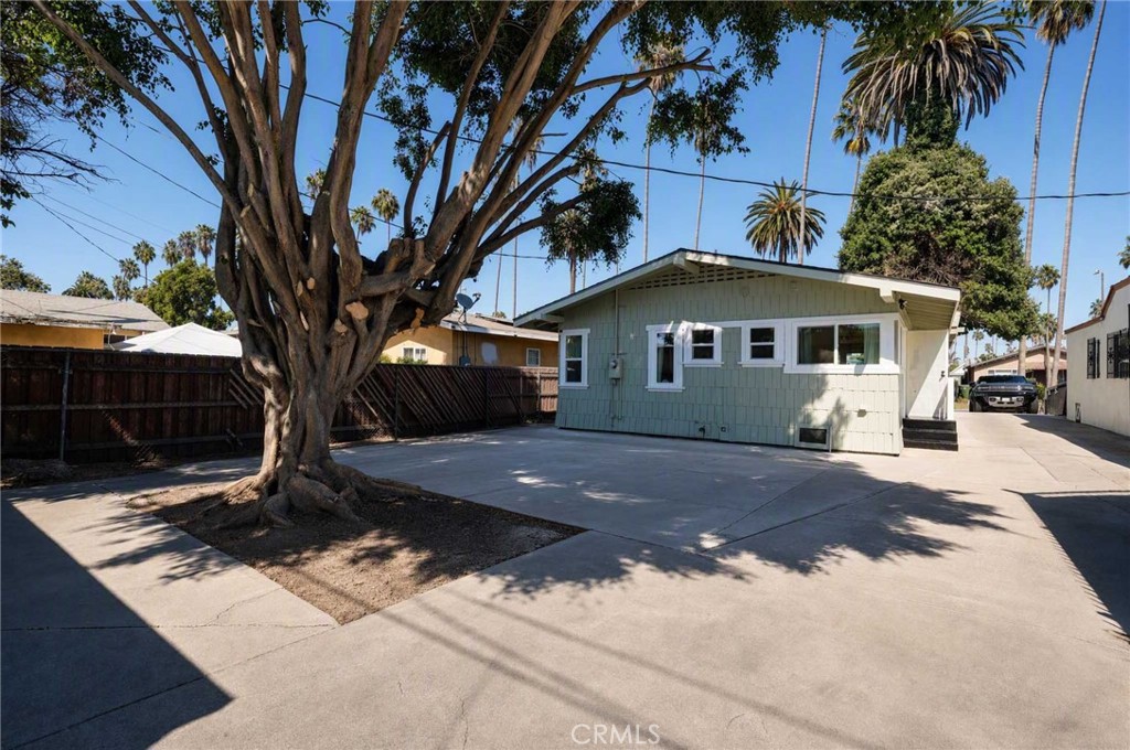 5215 S Van Ness Property Photo 24