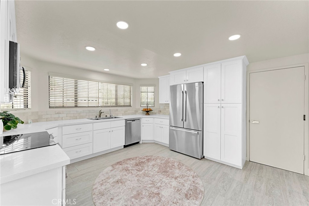 28404 Buena Vis Property Photo 11