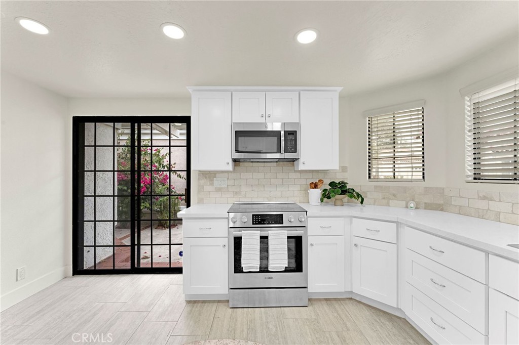 28404 Buena Vis Property Photo 13