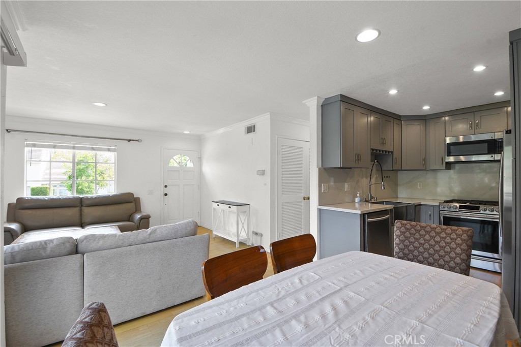 141 Oxford Property Photo 8