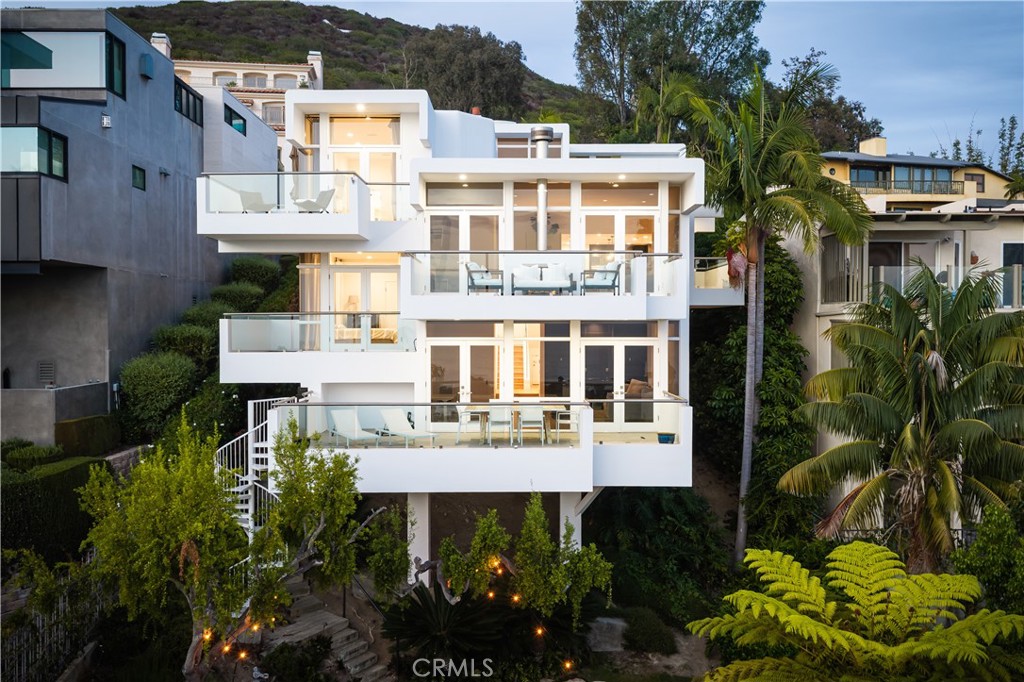 1061 Skyline Property Photo 1
