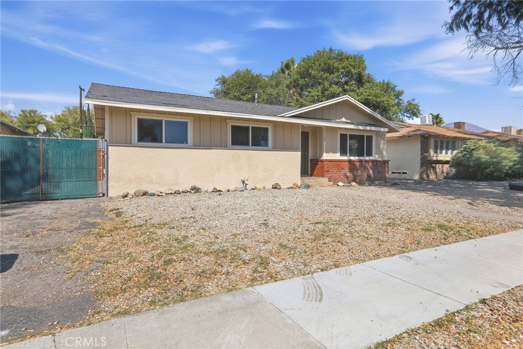 1160 E 27th Property Photo 1