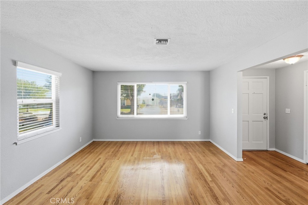 1160 E 27th Property Photo 2