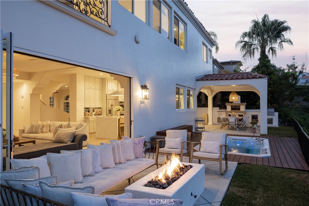 21 Calle Ameno Property Photo 4