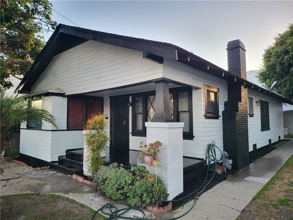 1209 S Grand Property Photo 1