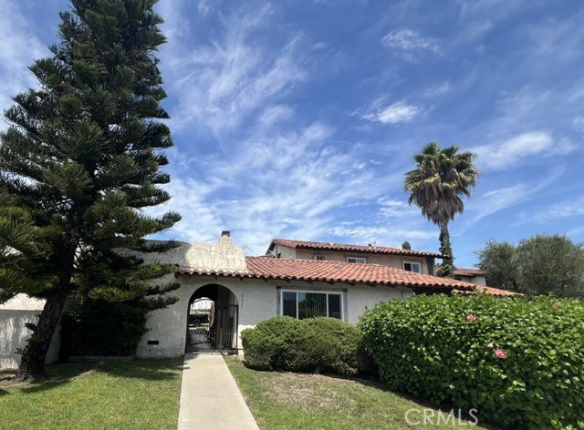 2635 E Almond B Property Photo 8