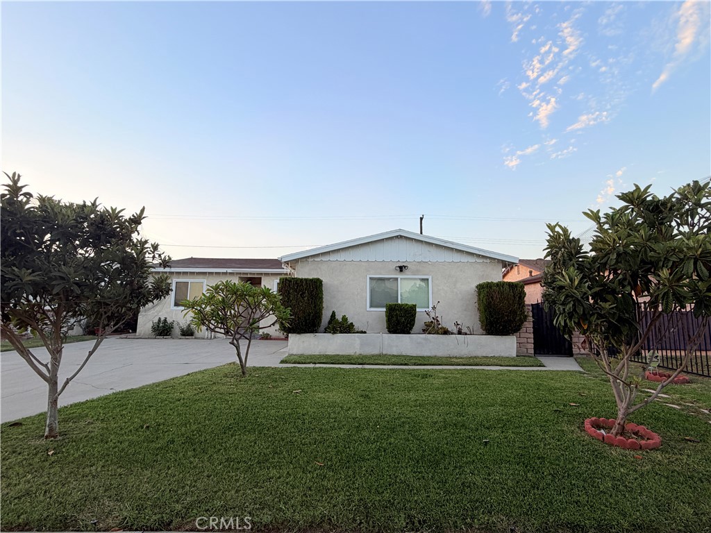1525 W Houston Property Photo 1