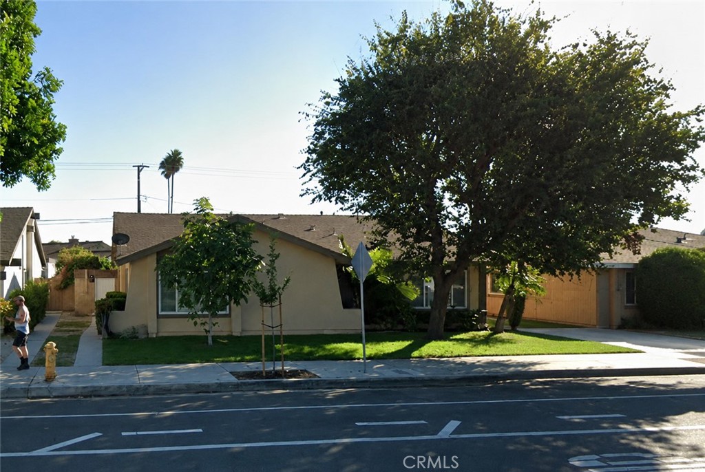 10102 Orangewood Avenue Property Photo