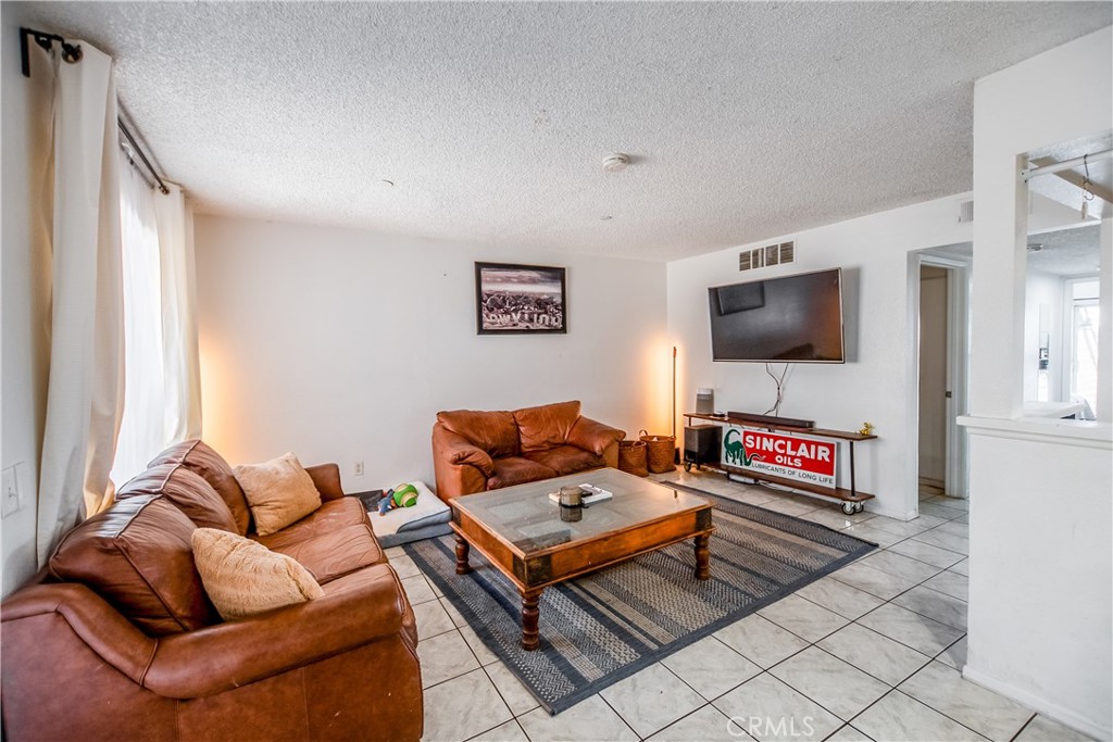 300 E Chestnut 300q Property Photo 2