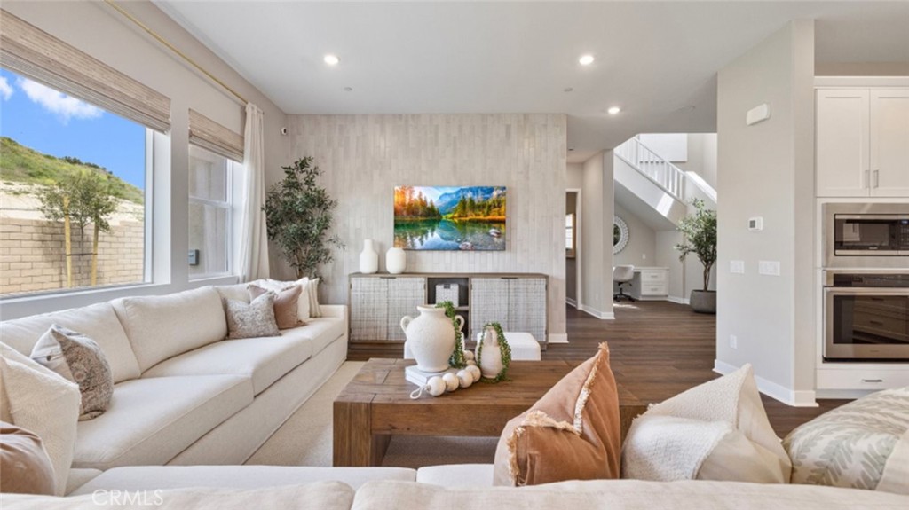 24488 Via Cobija Property Photo 6