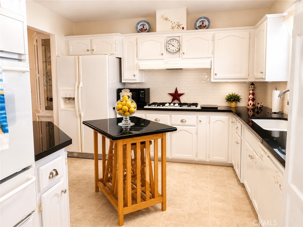 16222 Monterey Property Photo 7