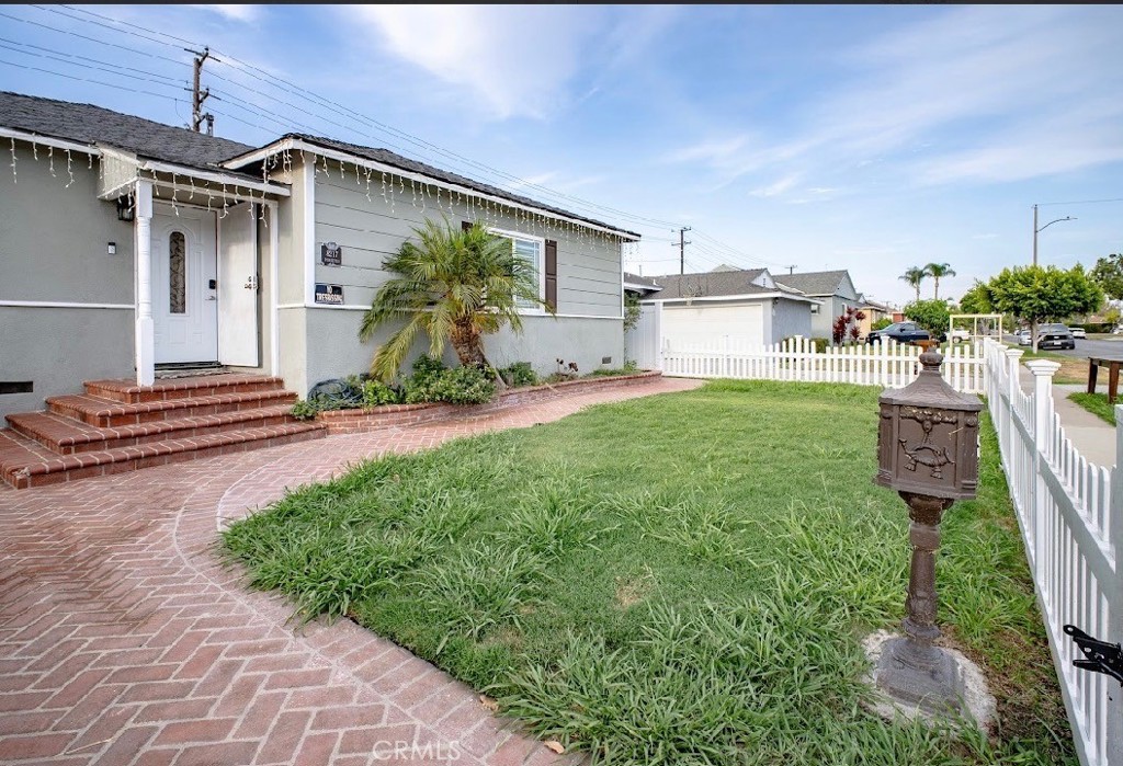 8217 Poinsettia Drive Property Photo 3