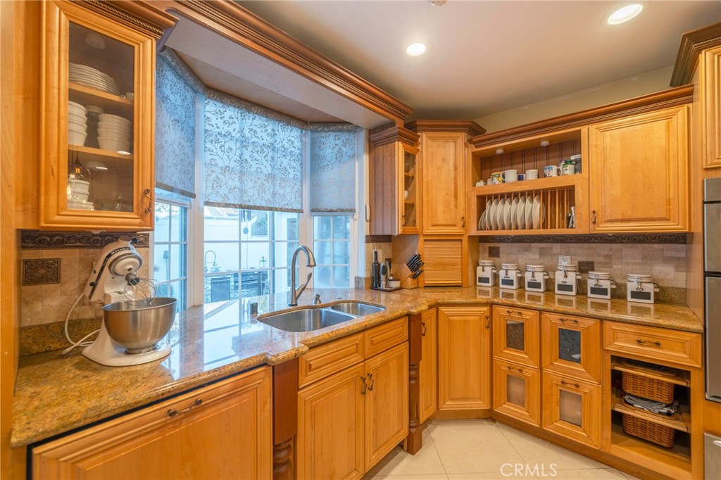 1861 W Chalet Property Photo 9