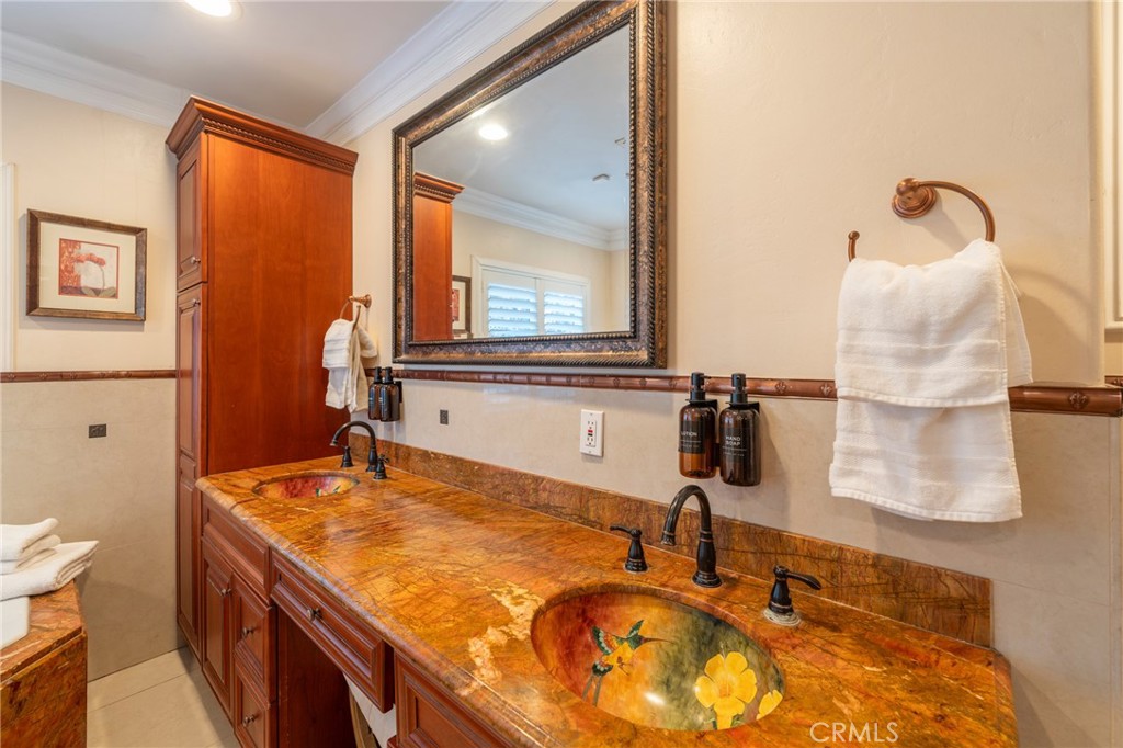 1861 W Chalet Property Photo 25