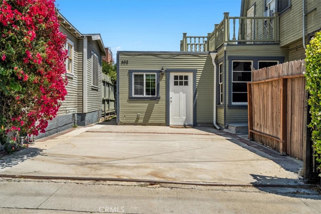 602 Douglas Street Property Photo 2